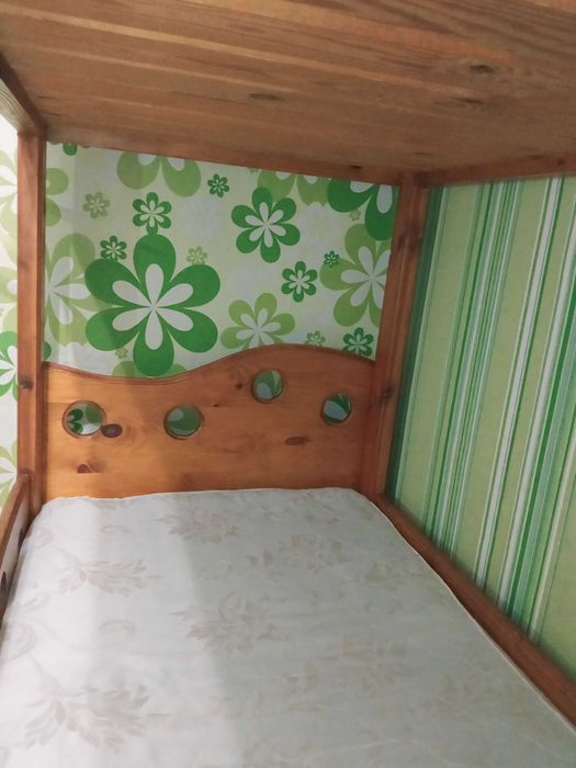 Продам двоповерхове ліжко з матрацами!