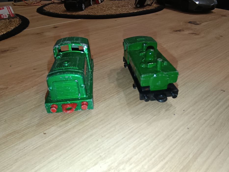 Dwa stare modele lokomotyw spalinowej i parowej Matchbox 1978