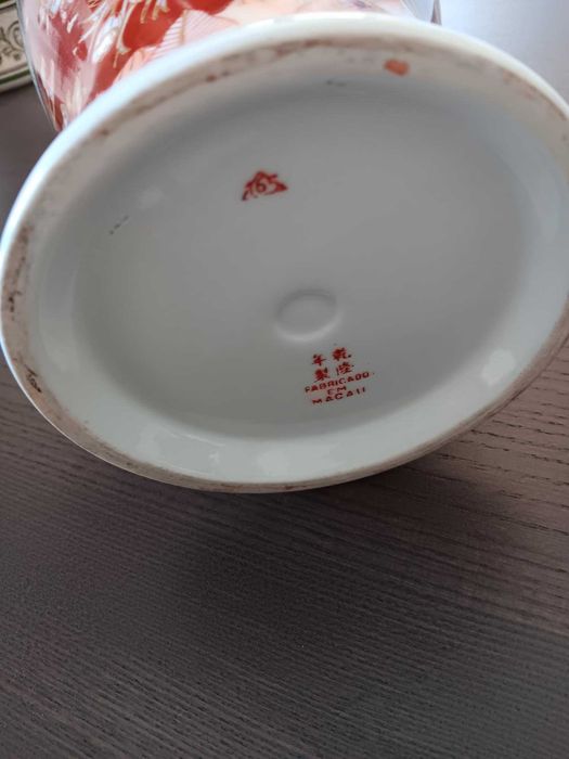 Pote em Porcelana de Macau
