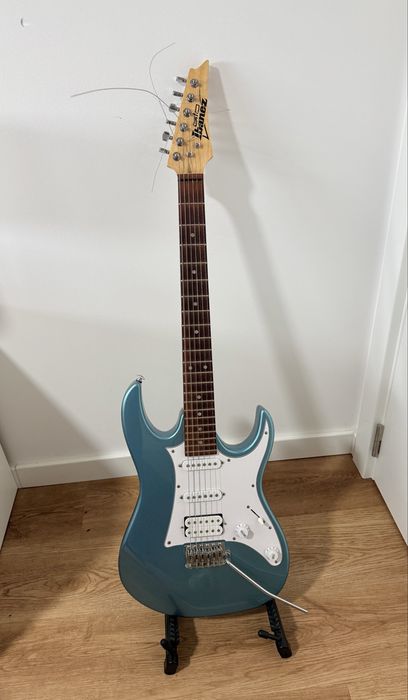 Guitarra eletrica azul