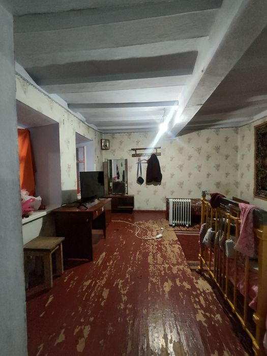 Продам хату и 20 соток земли.