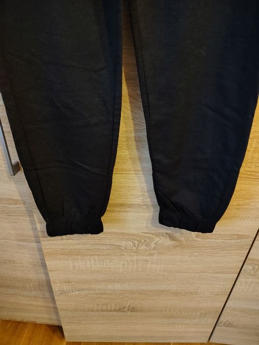 Nowe damskie spodnie dresowe roz S Sinsay