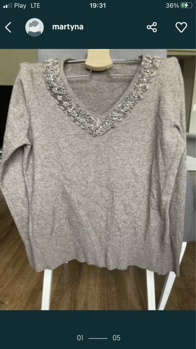 Wełniany modelowo-kaszmirowy sweterek