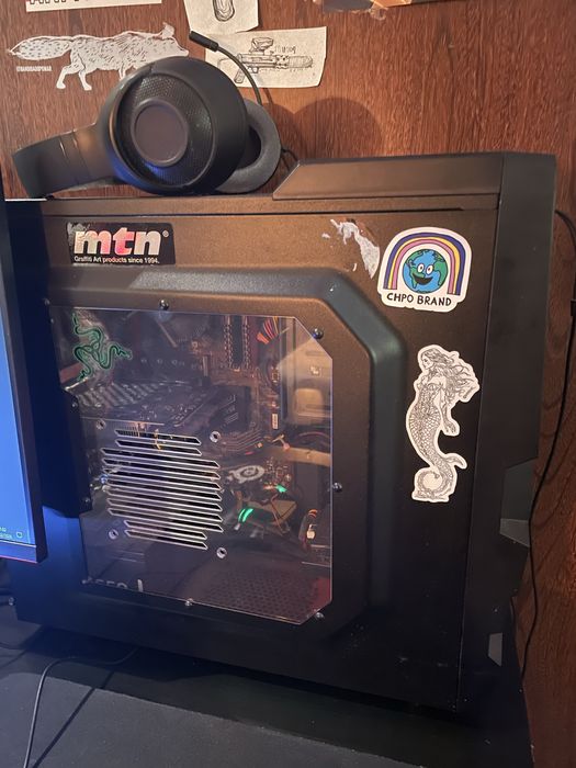 PC Gaming com Monitor Teclado e Rato