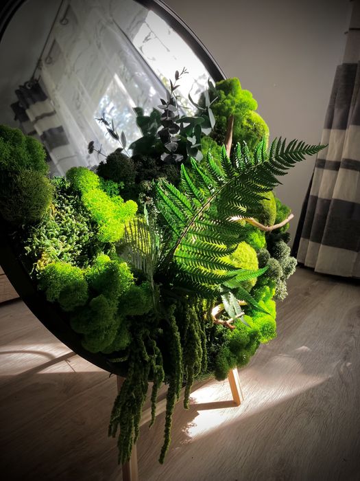 Delikatna piękna okrągła dekoracja z mchów stabilizowanych