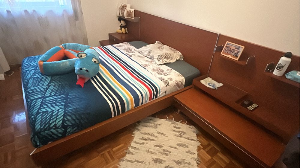 Cama de Casal de cerejeira em bom Estado