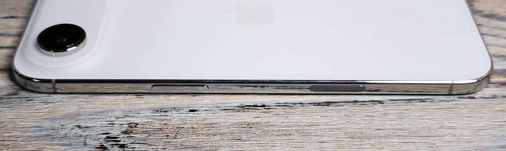 iPhone Air 256 Silver emojieStore гарантия 920$