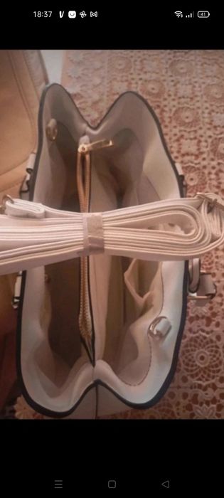 Torebka do ręki ,posiada pasek