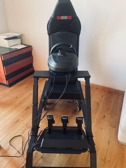 Kierownica Trustmaster z fotelem gracza next level racing