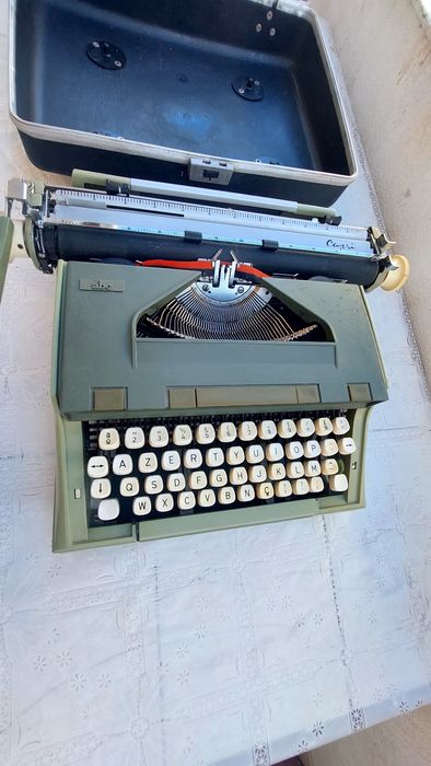 Máquina de escrever antiga