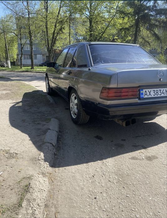 Мерседес 190.