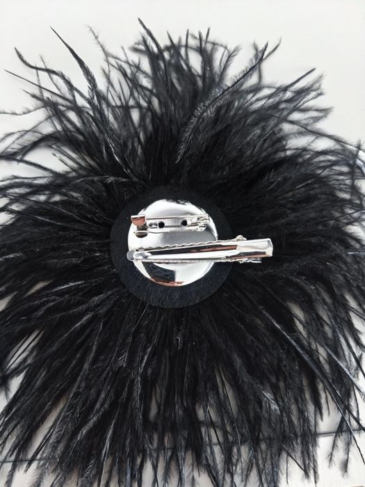 Broszka czarna pióra nowa czarne