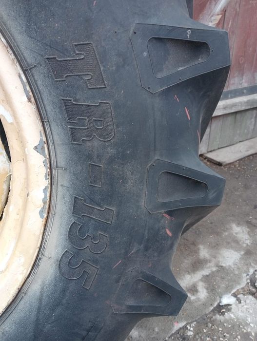 Koła opony BKT 16.9-24 felgi 6 otworów Fahr Claas
Koła opony BKT 16.9-