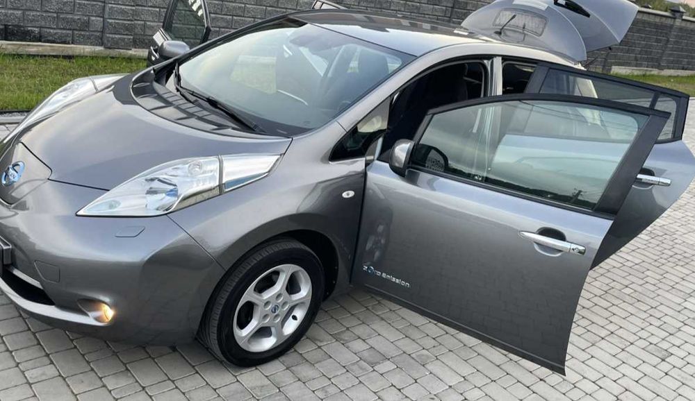 Оренда автомобіля нісан ліф