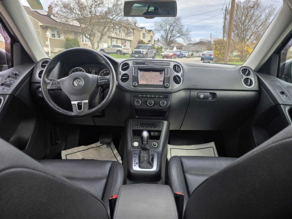 Volkswagen Tiguan      2016