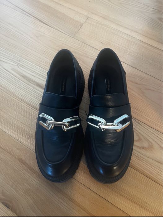 Loafersy Gino Rossi czarne r.39