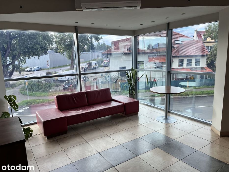 Budynek handlowo-usługowy 900 m2, duży parking, doskonała lokalizacja.