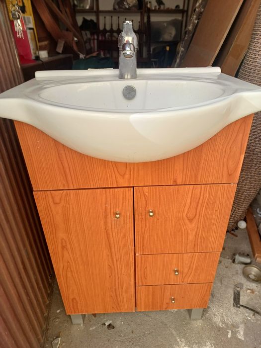 Vendo móvel para casa de banho completo, como novo.