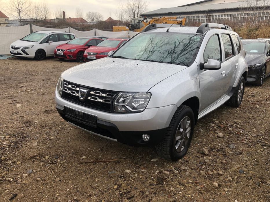 RENAULT DUSTER 1.6 бензин супер стан!