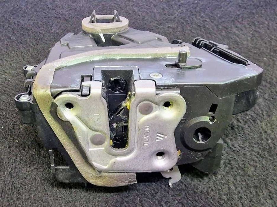 Fechadura / Fecho Porta Trás Esquerdo 825031538R - RENAULT CAPTUR II