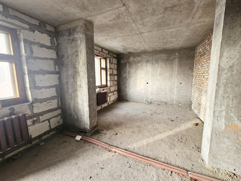 Продажа б/к 5 к.дворівневої кв. 175,5 кв.м. по вул. А.Ахматової, 13-Д