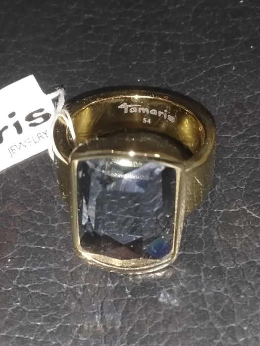 Кольцо новое Tamaris с камнем