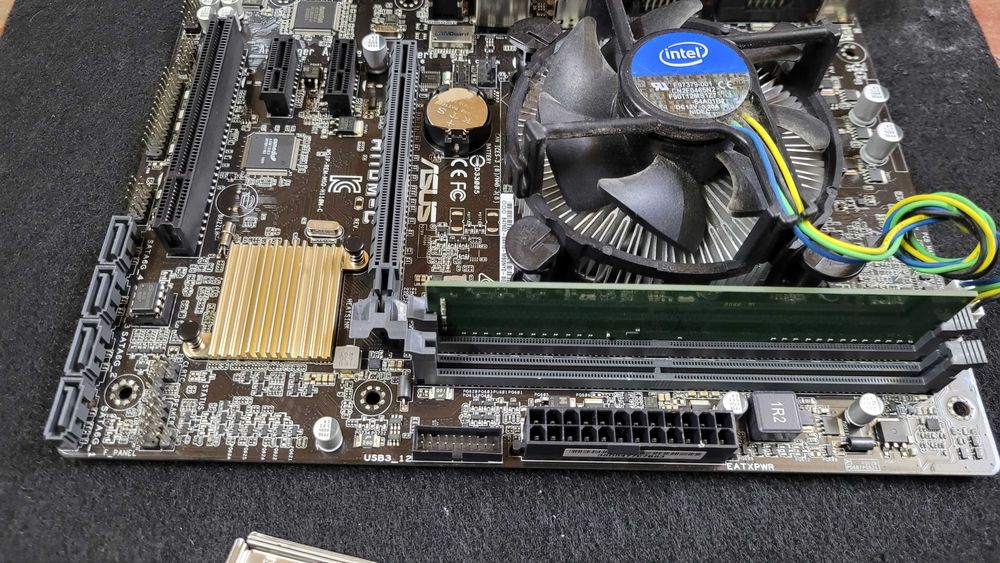 Комплект S1151 gen 7 ASUS H110M-C Intel Core I3 7100 3M Cache, 3.90 GHz  BOX 4GB DDR4