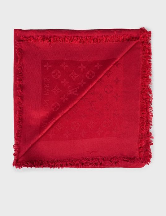 LOUIS VUITTON платок/шарф
Louis Vuitton
Шарф из шелка и шерсти