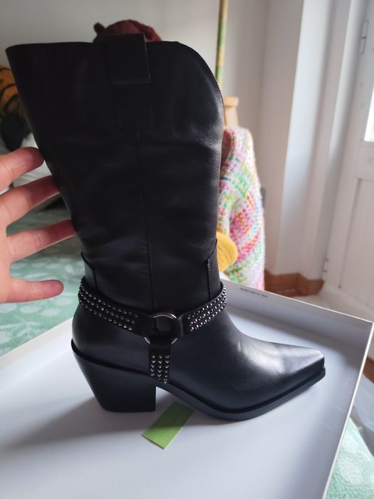 Botas couro pretas