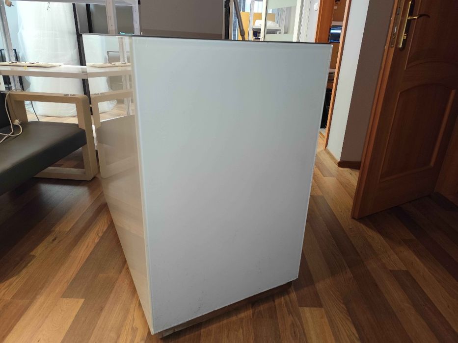Lada/Biurko recepcyjne na kółkach