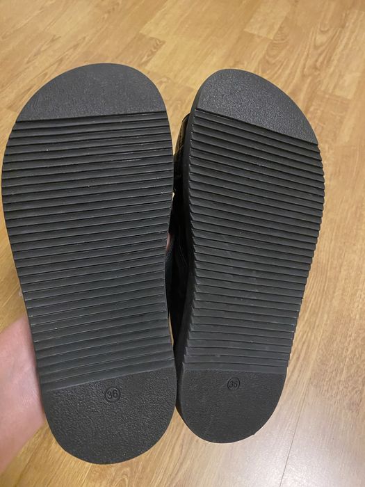 Skórzane klapki damskie Lasocki 36