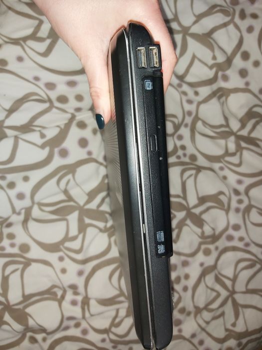 Laptop samsung z ładowarką i nowa bateria