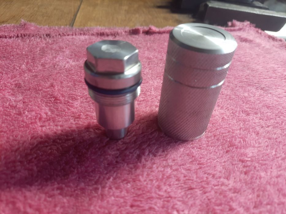 Заглушка на мотор ОМ-651клапана давления масла на мотор ОМ-651