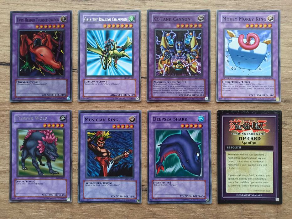 121 oryginalnych kart do gry Yu-Gi-Oh! z boosterów