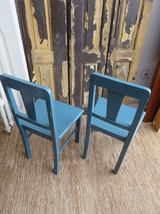 Par de cadeiras em madeira