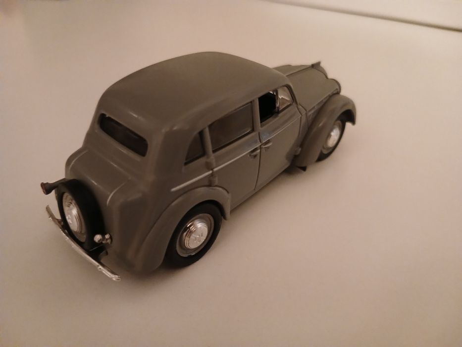 Колекційна машинка Москвич 401-420 випуск 64 Автолегенди СРСР