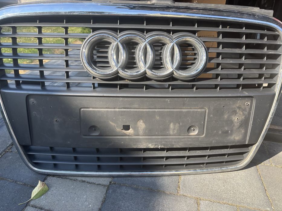 Gril i dokladka zderzaka tył sedan