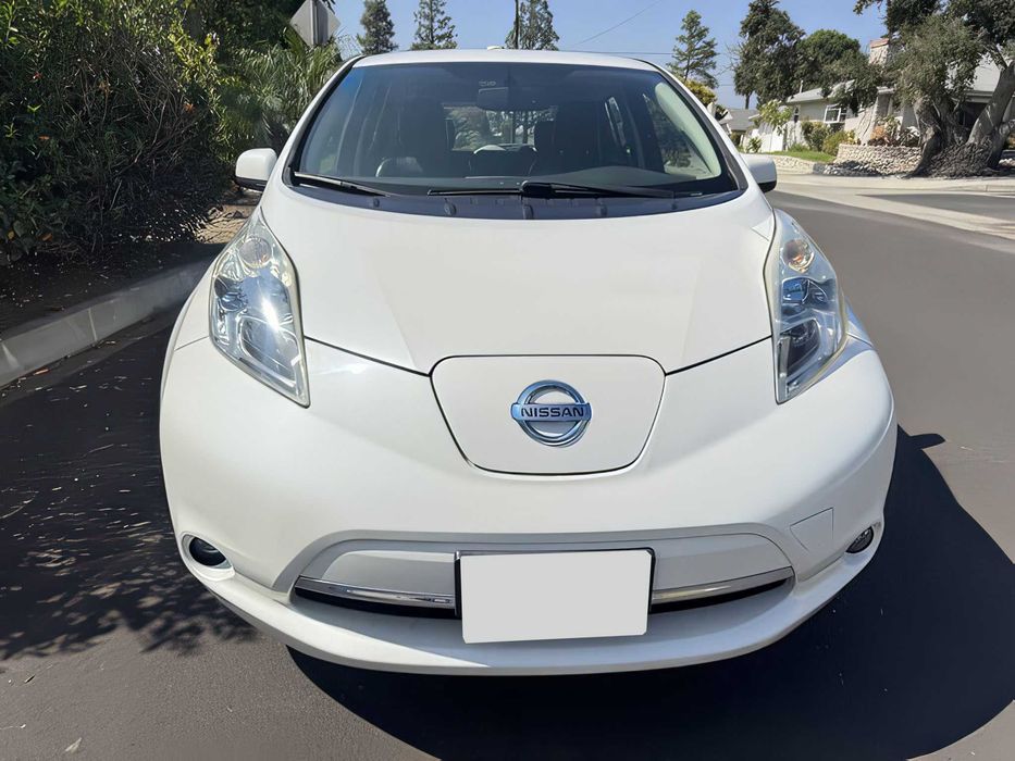 Nissan LEAF      2015