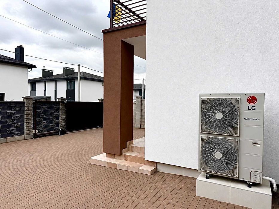 Продам укомплектований котедж з якісним ремонтом.