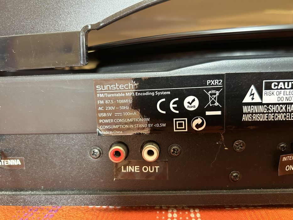 Sistema compacto gira-discos, leitor/gravador mp3, radio FM