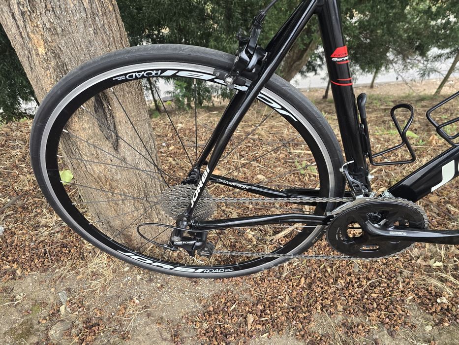 Bicicleta de estrada L 11x2v 105 semi nova