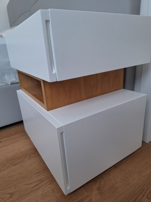 Conjunto de duas mesas de cabeceira novas