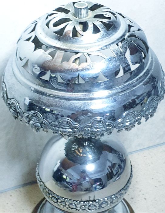 Invulgar candeeiro de mesa vintage cromado