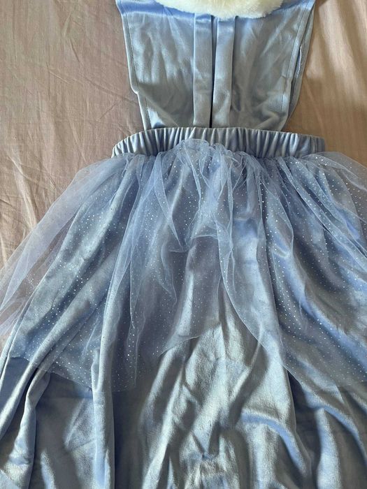Vestido Rainha das Neves Zara azul com tule e gola de pelo, 5-7 anos,