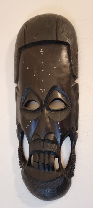 Duża afrykańska maska drewniana – rękodzieło, unikatowa dekoracja