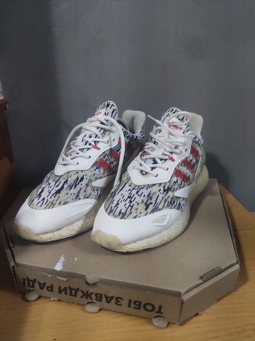 Adidas boost   .