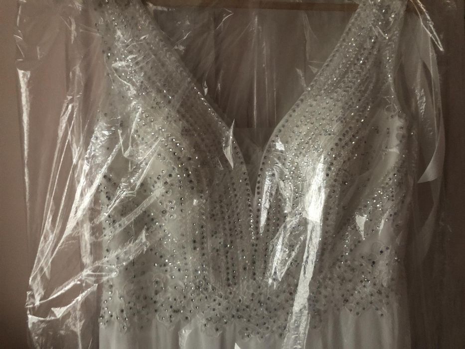 Suknia ślubna z cekinami