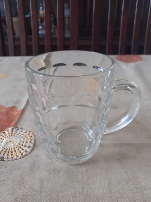 2 canecas grandes para cerveja. Para desocupar.