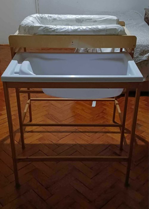 Fraldário com banheira