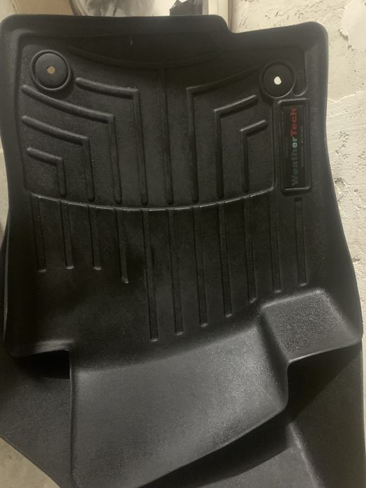 Продам комплект Орегінальних килимків   WeatherTech  Passat B7